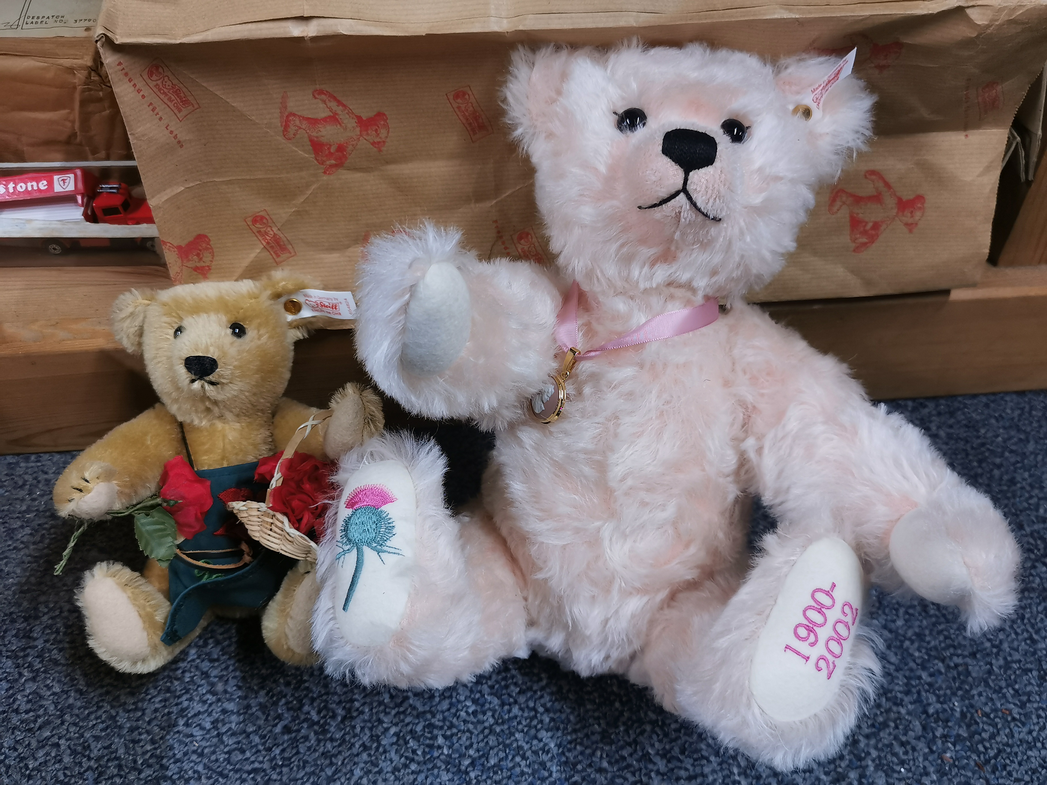 A Steiff pink teddy bear 1900/2002, with a further Steiff bear, both boxed. - Image 2 of 2