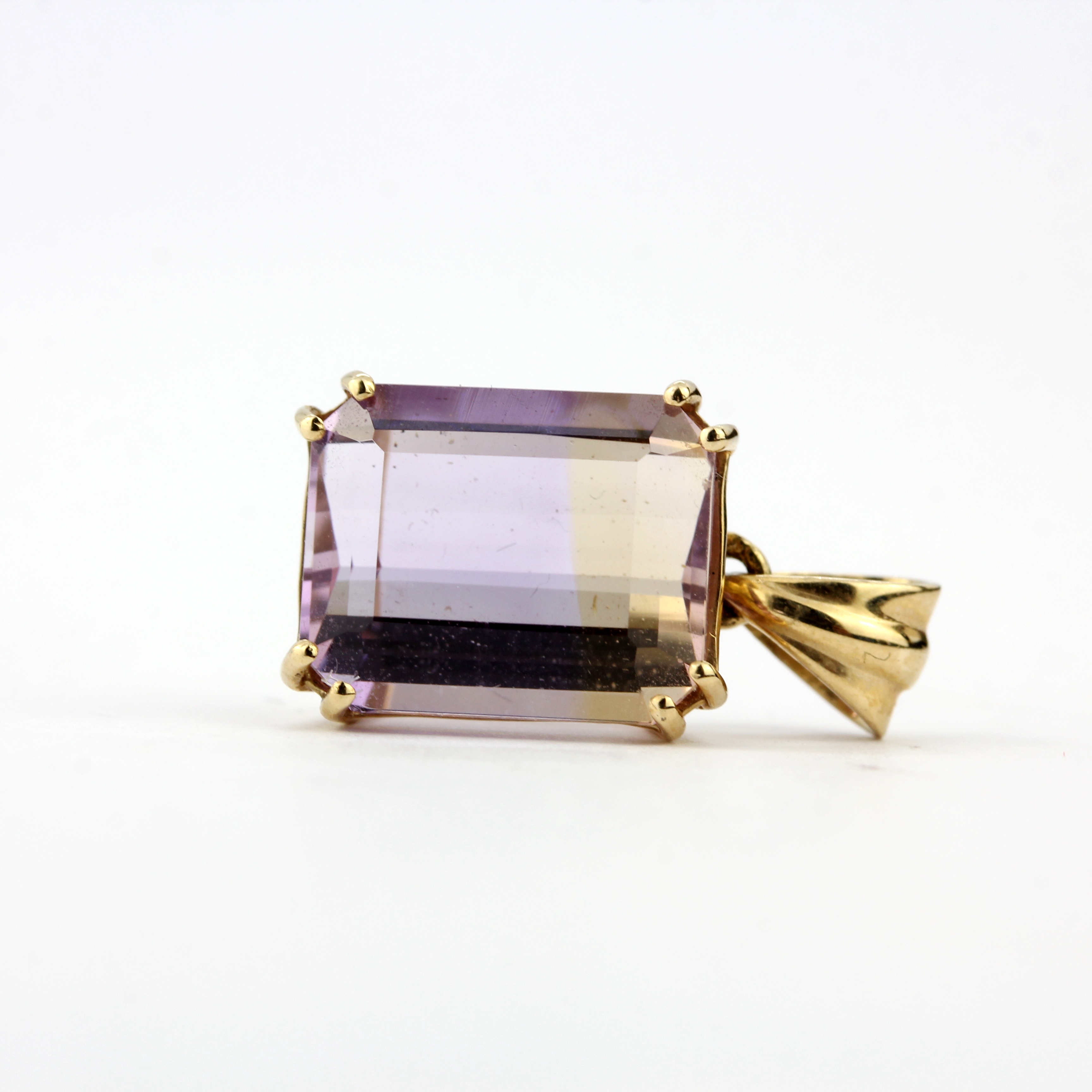 A 9ct yellow gold pendant set with an emerald cut ametrine, L. 6.8cm. - Bild 2 aus 3