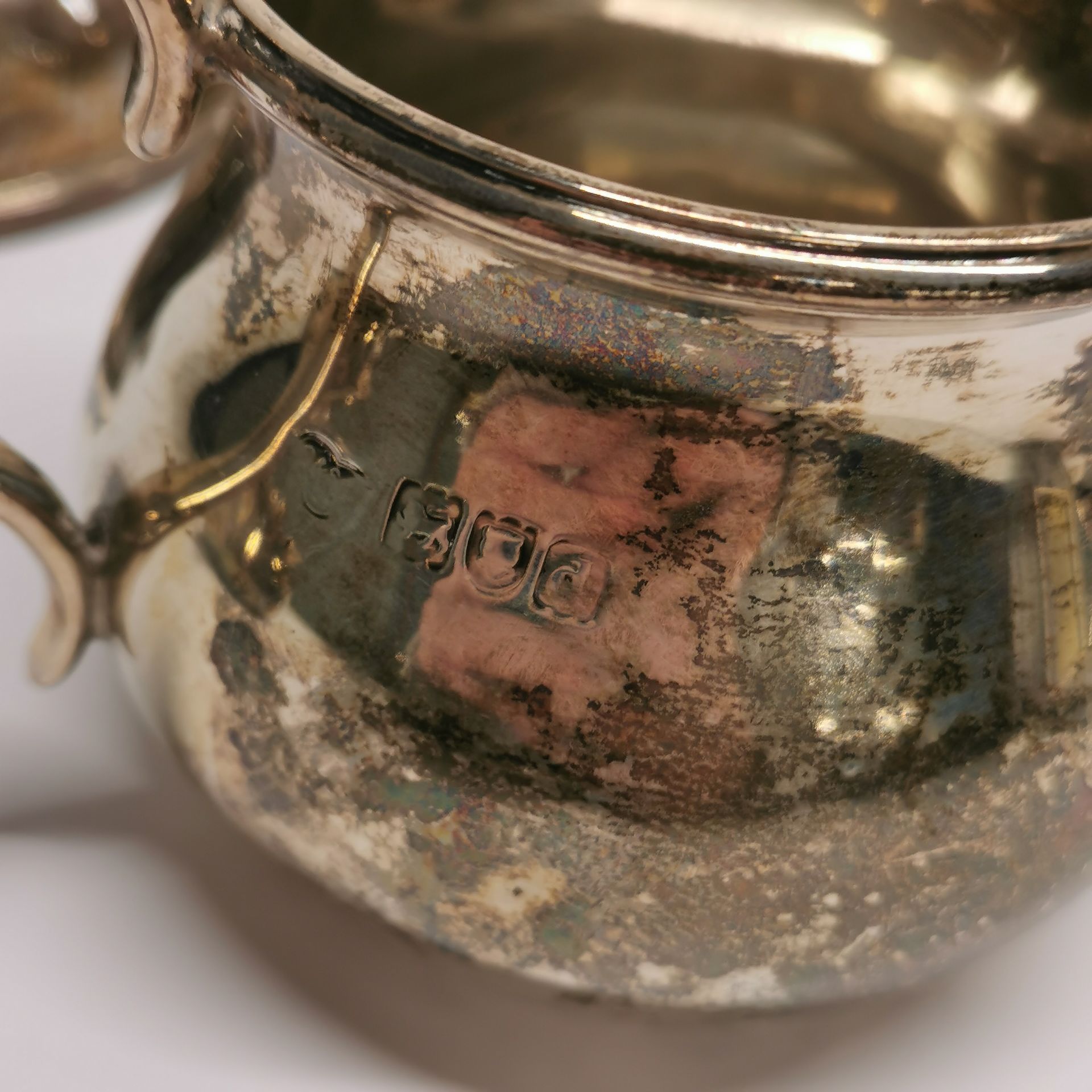 A double pouring hallmarked silver cream jug with sugar bowl and hallmarked silver quaich. - Image 4 of 5