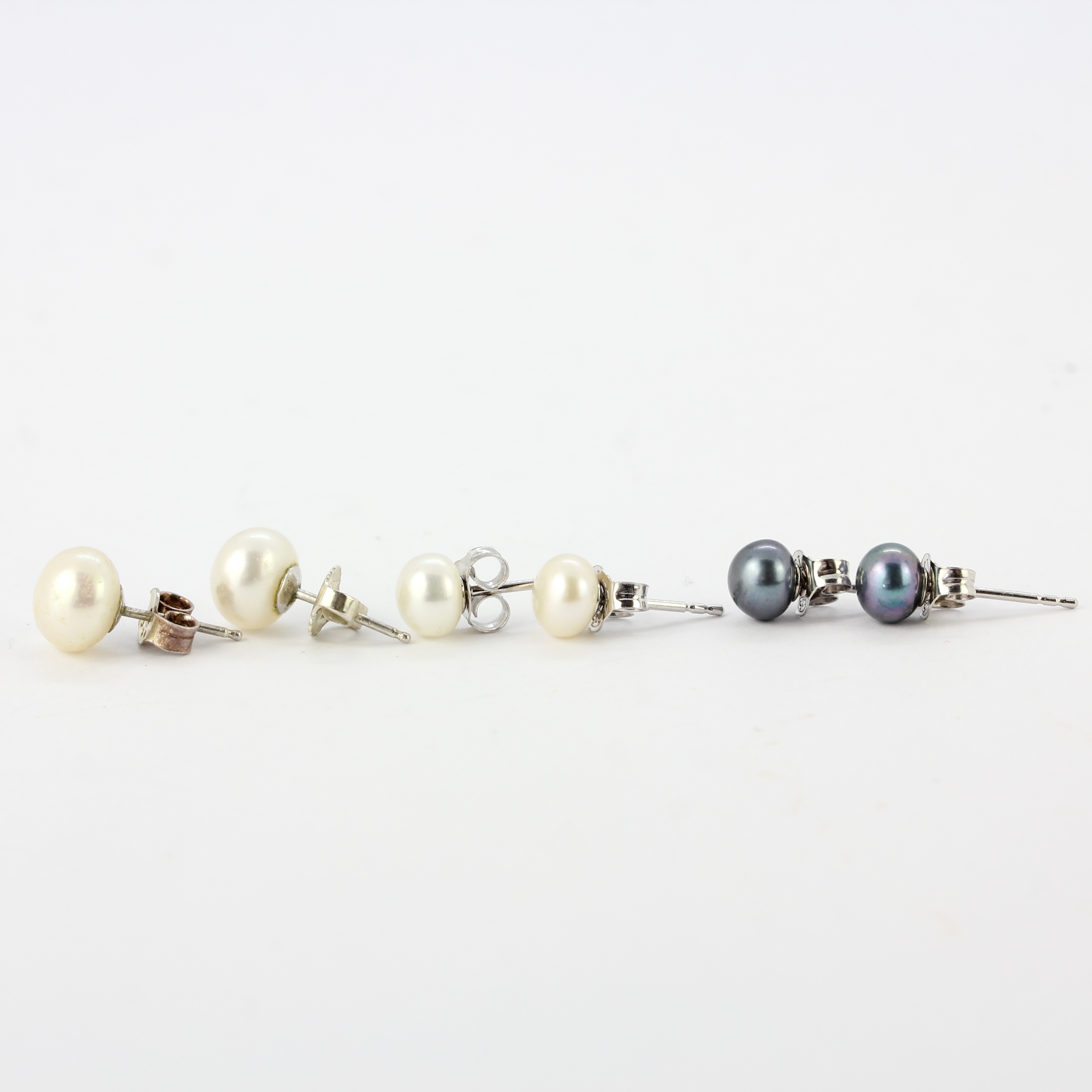 Three pairs of 925 silver pearl set stud earrings - Image 2 of 2