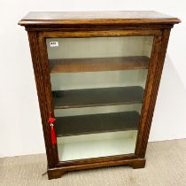 An antique oak bookcase, size 75 x 30 x 108cm.