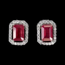 A pair of 925 silver earrings set with emerald ruby cut white stones, L. 1cm.