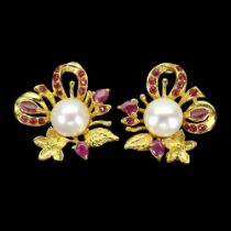 A pair of gold on 925 silver earrings set with pearls and rubies, L. 3cm.