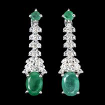 A pair of 925 silver drop earrings set with oval cut emeralds and white stones, L. 2.5cm.