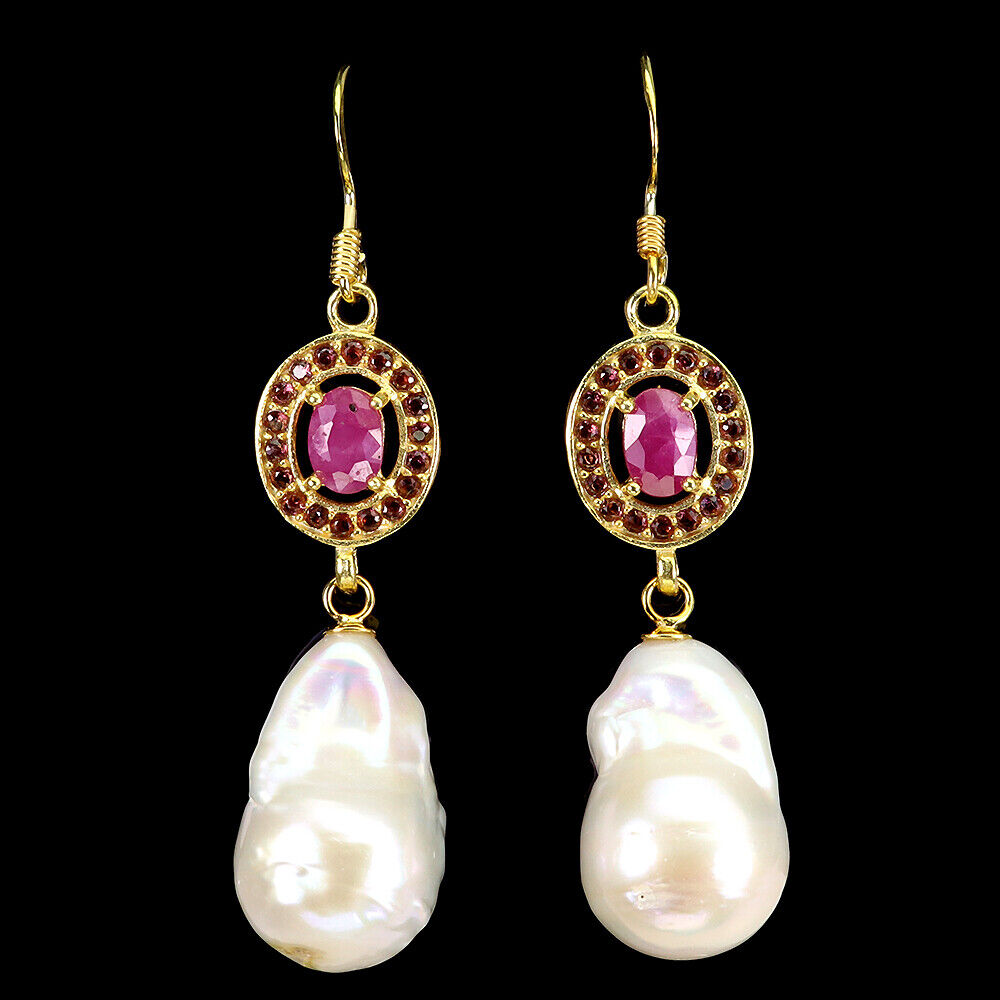A pair of gold on 925 silver drop earrings set with baroque pearls and rubies, L. 5cm.