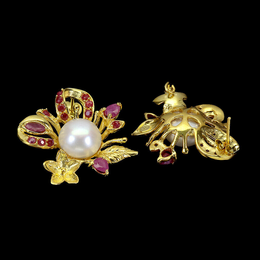 A pair of gold on 925 silver earrings set with pearls and rubies, L. 3cm. - Image 2 of 2