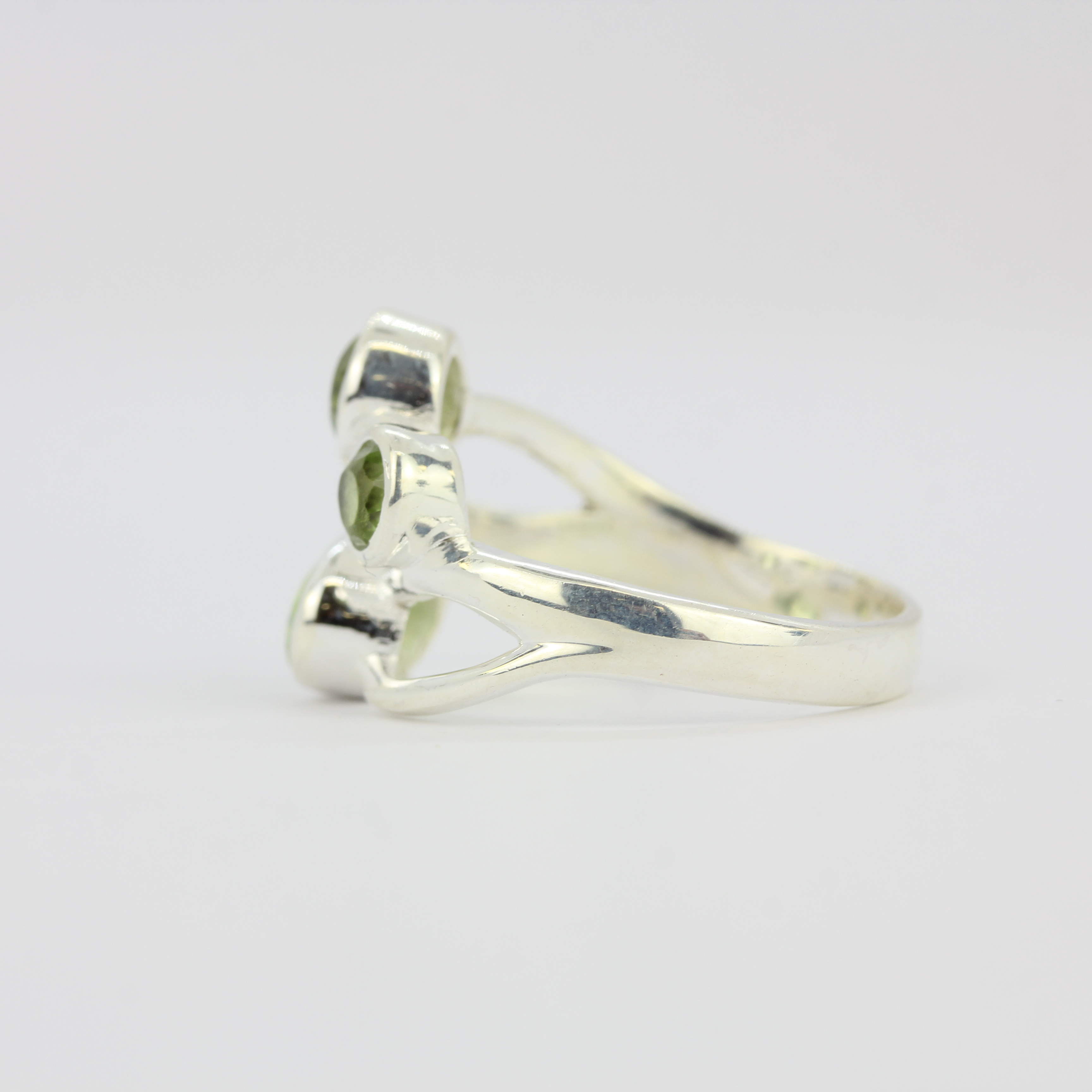 A 925 silver ring set with oval and round cut peridots. - Image 2 of 2