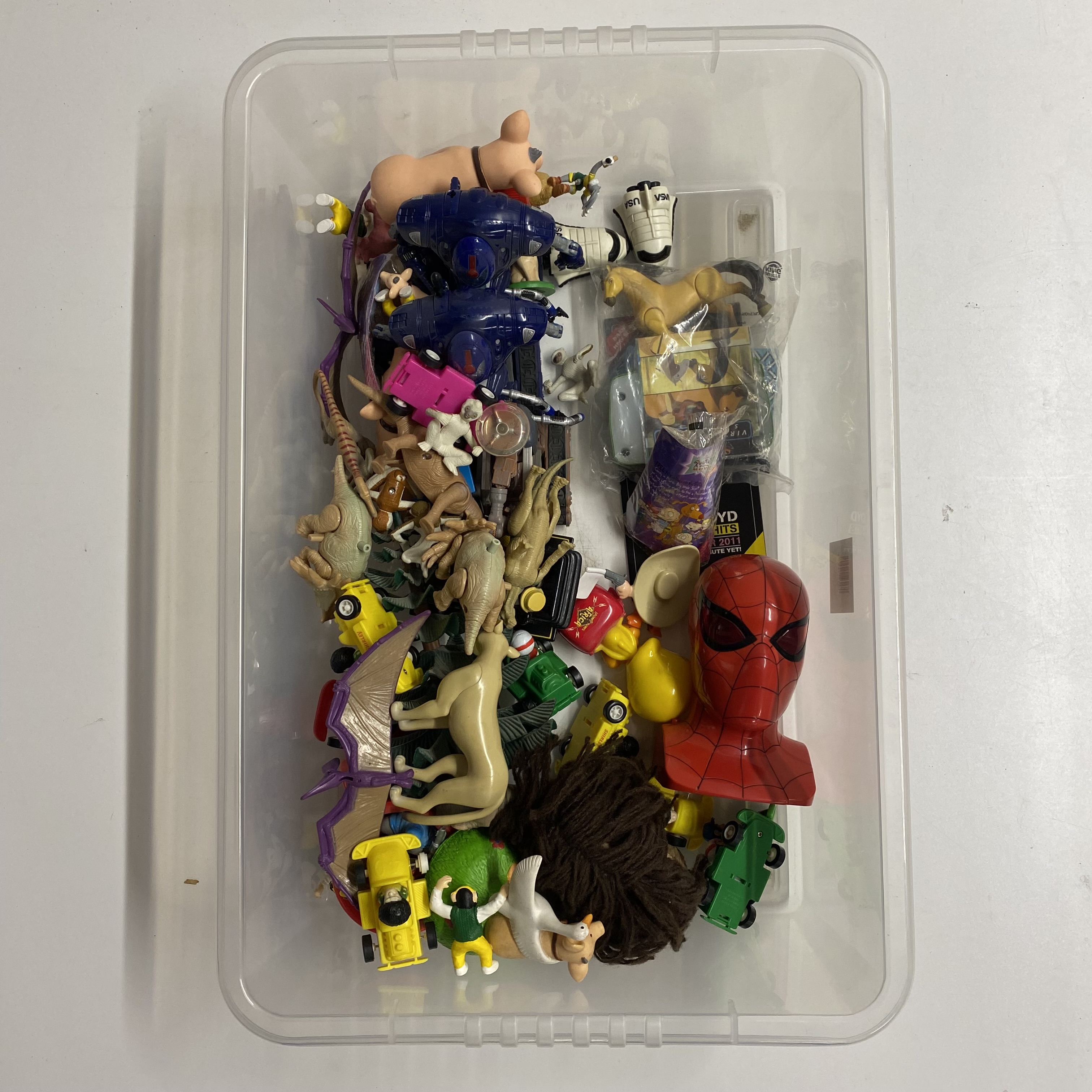 A large quantity of mixed toys including Disney, Hanna Barbera and Warner Bros. - Bild 2 aus 2