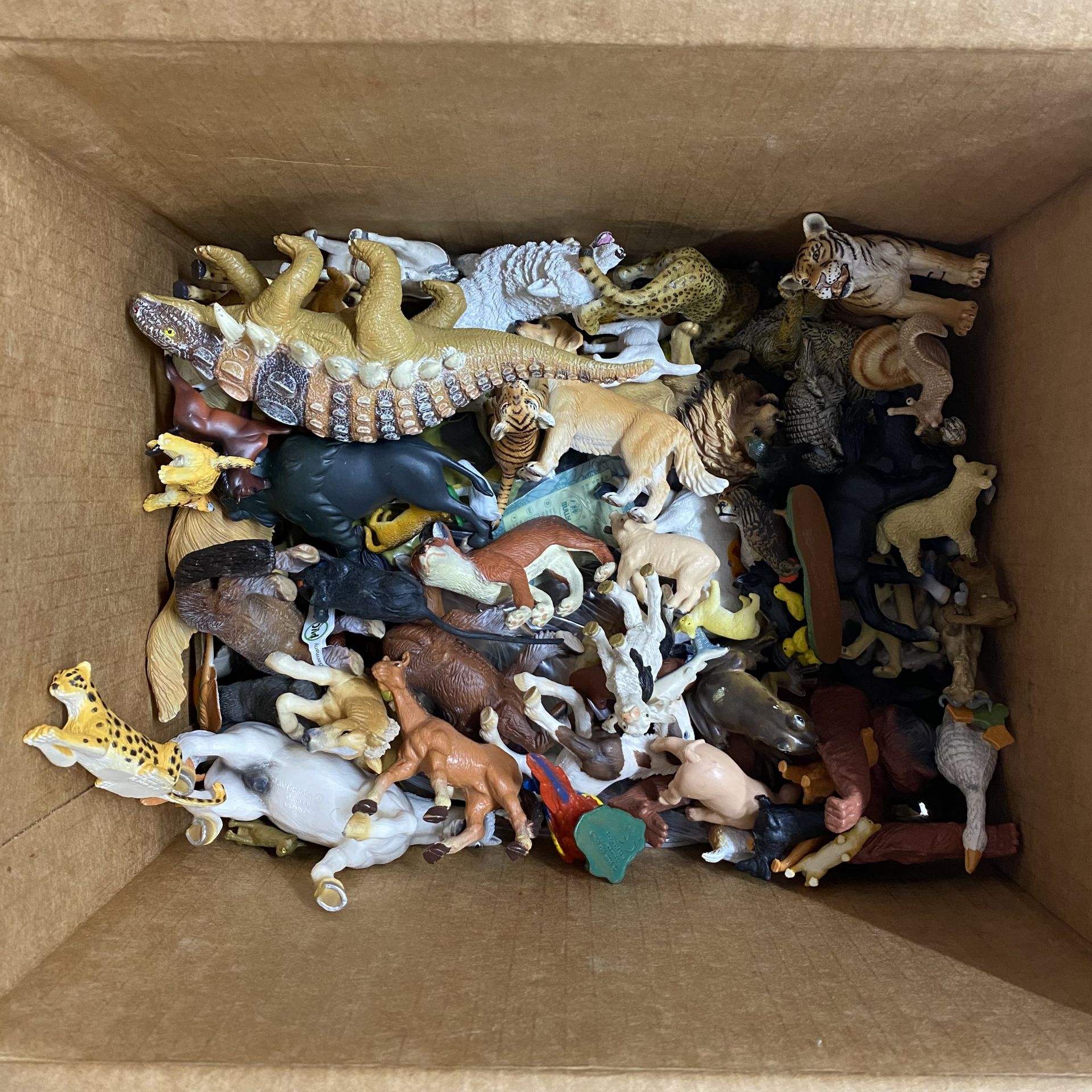 A box containing various animals and dinosaurs including Schleich and others. - Image 2 of 2