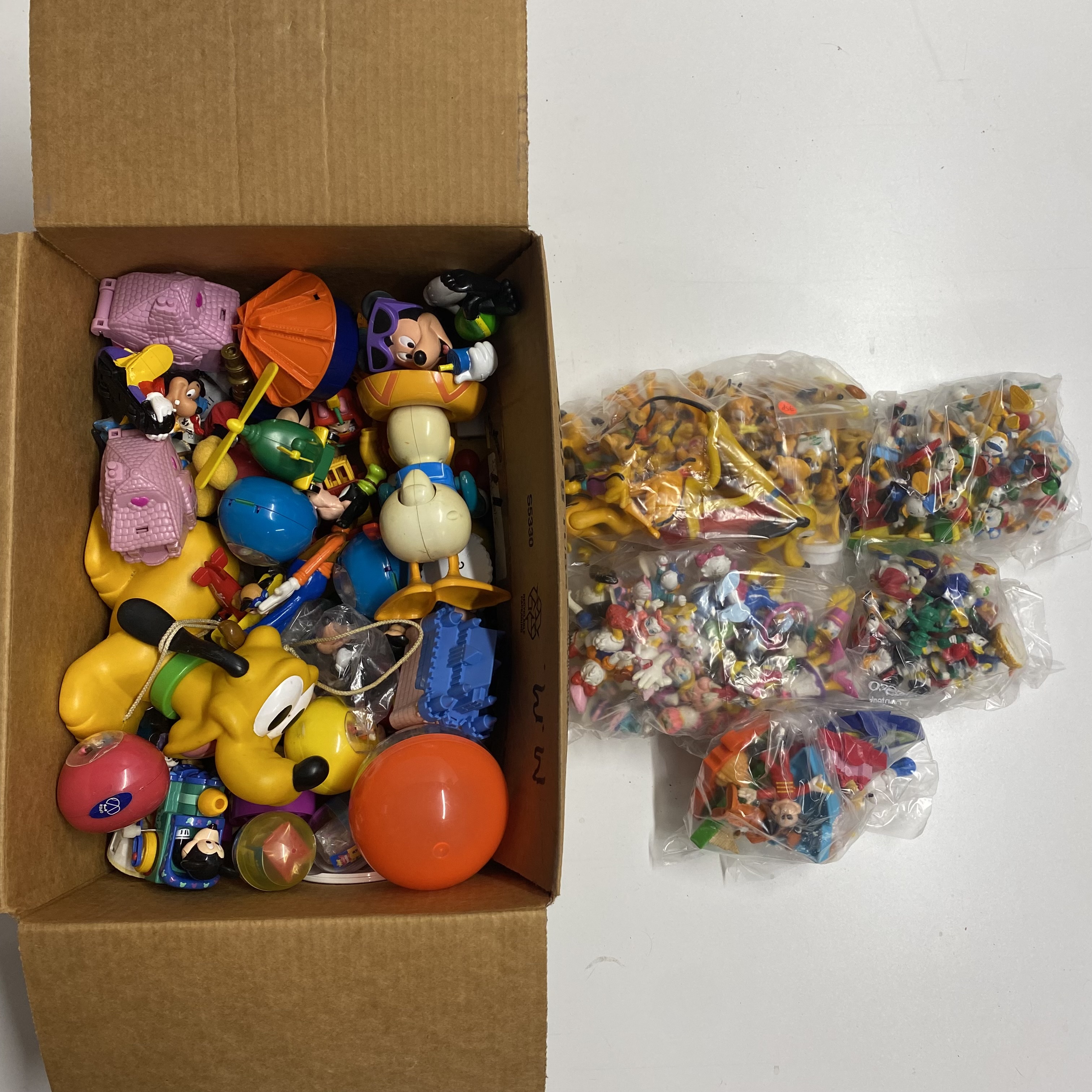 A quantity of mixed Disney toys including Daisy Duck, Goofey and others etc.