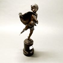 An early 20thC bronze figure of a skating cherub on a black marble base, H. 26cm.