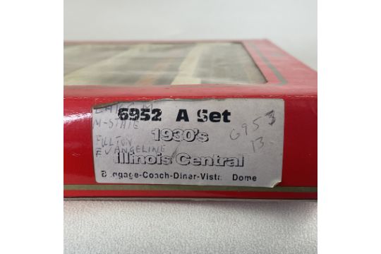 A boxed Rivarossi HO 1930s Illinois Central A set Model No 6952. - Image 2 of 2