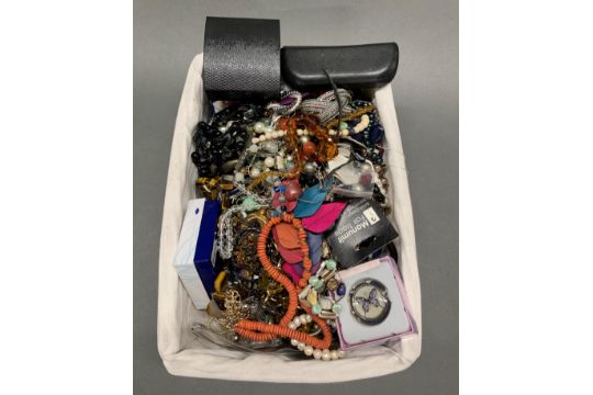 A basket of costume jewellery. - Image 1 of 2