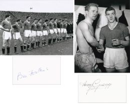 Football Autographed Man United 1958 Presentation: A Superb B/W Photograph Measuring 12 X 8