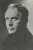 Eric Portman signed vintage black & white photo was An actor. Approx 5.5x3.5 Inch. Good condition.