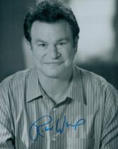 Robert Wuhl signed 10x8inch black and white photo. Good condition. All autographs come with a