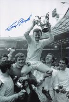 Autographed GARY SPRAKE 12 x 8 Photograph : B/W, depicting Leeds United captain Billy Bremner
