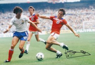 Autographed KENNY SANSOM 12 x 8 Photograph : Col, depicting a superb image showing KENNY SANSOM