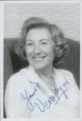 Vera Lynn signed black & white photo 6.25x4.25 Inch including with compliments slip. Was British