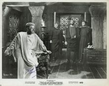 Alec Guiness signed 10x8 inch black and white promo 'The Fall Of The Roman Empire' photo. Good