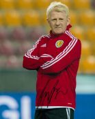 Gordon Strachan signed 10x8 inch colour photo pictured during his time as Scotland manager. Good