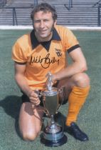 Football autograph MIKE BAILEY 12 x 8 Photo : Col, depicting Wolves captain MIKE BAILEY striking a