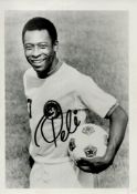 Pele signed 7x5 inch black and white photo pictured during his time with the New York Cosmos. Good