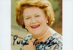 Patricia Routledge signed 6x4 inch Keeping up Appearances colour photo signature a little grainy.