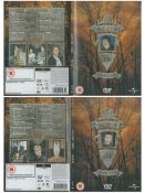 DVD American Gothic Episodes 1 to 8 Disc I + II. DVD American Gothic Episodes 9 to 16 Disc III + IV.