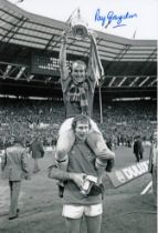 Autographed RAY GRAYDON 12 x 8 Photo : B/W, depicting Aston Villa's RAY GRAYDON (on the shoulders of