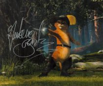 Antonio Banderas signed colour photo 'as Puss in Boots, a cat fugitive from the law trying to