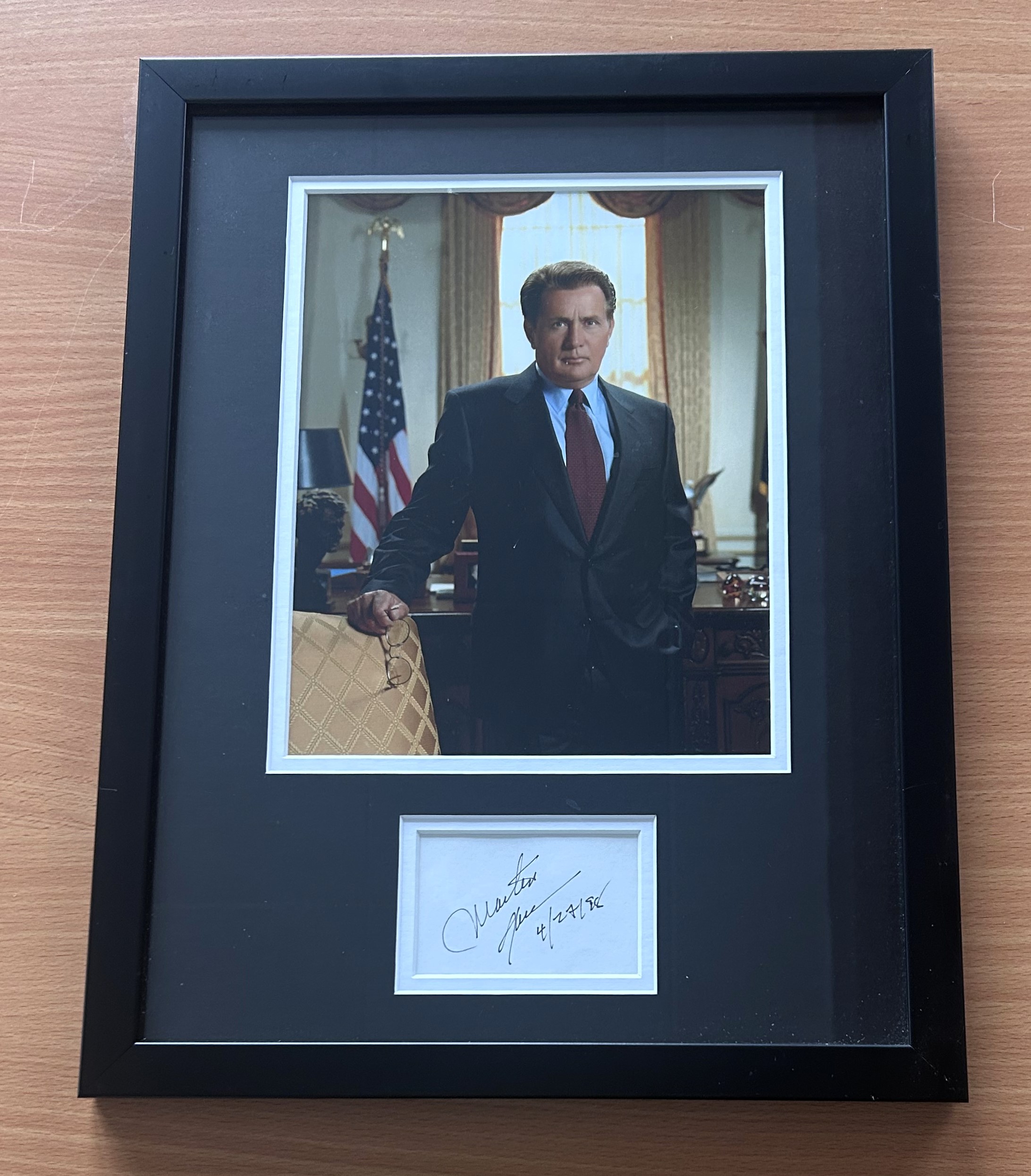 Martin Sheen signed mounted and framed colour photo with signature below dated 4/27/98. Measures