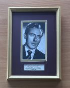 Michael Wilding signed mounted and framed black and white photo. Original signed photo 1940/50s.