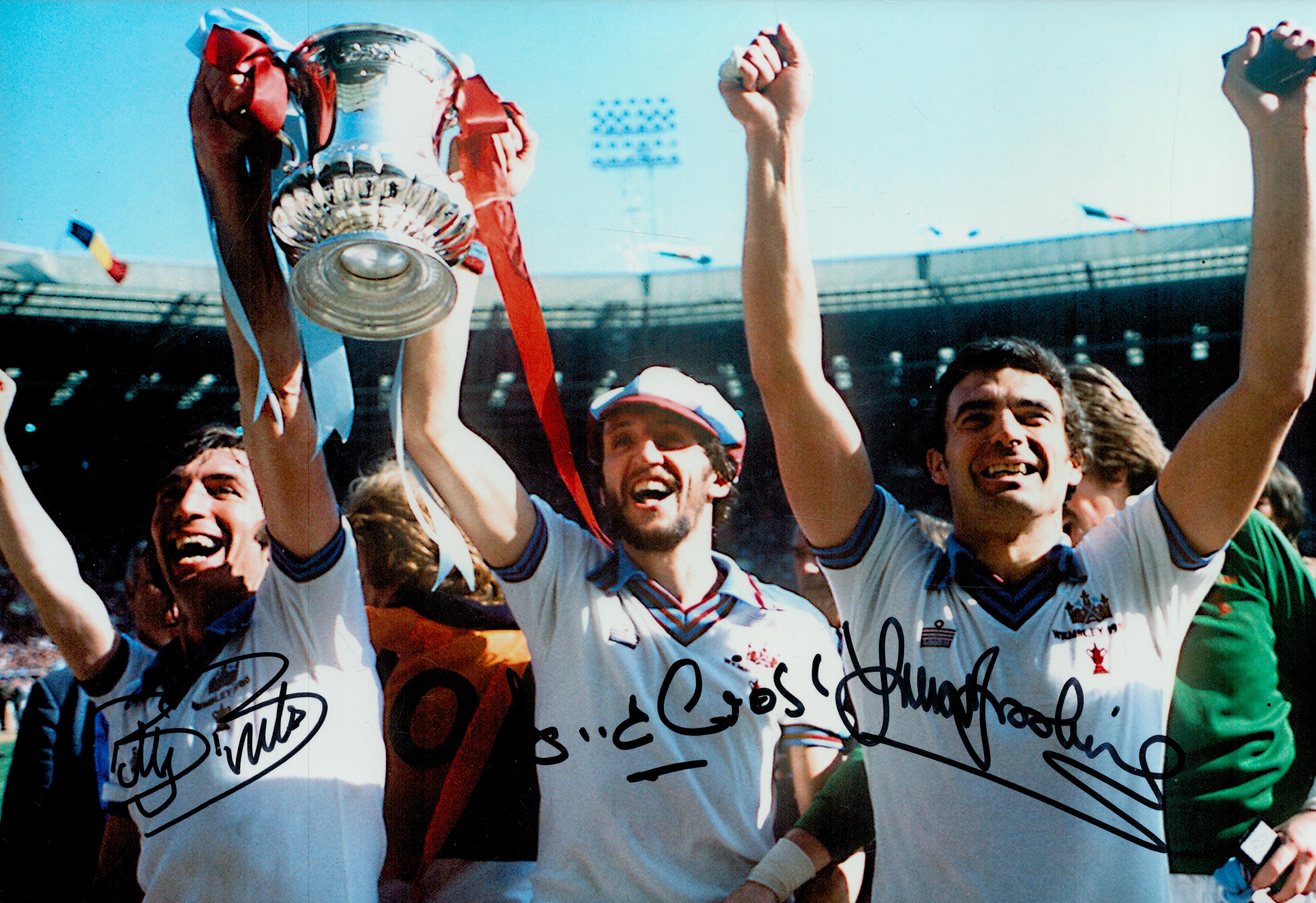 Autographed West Ham United 1980 - 12 X 8 Photo : Col, Depicting A Superb Image Showing Billy Bonds,