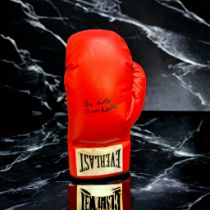 Brian London signed red Everlast boxing glove. Brian Sidney Harper (19 June 1934 - 23 June 2021),