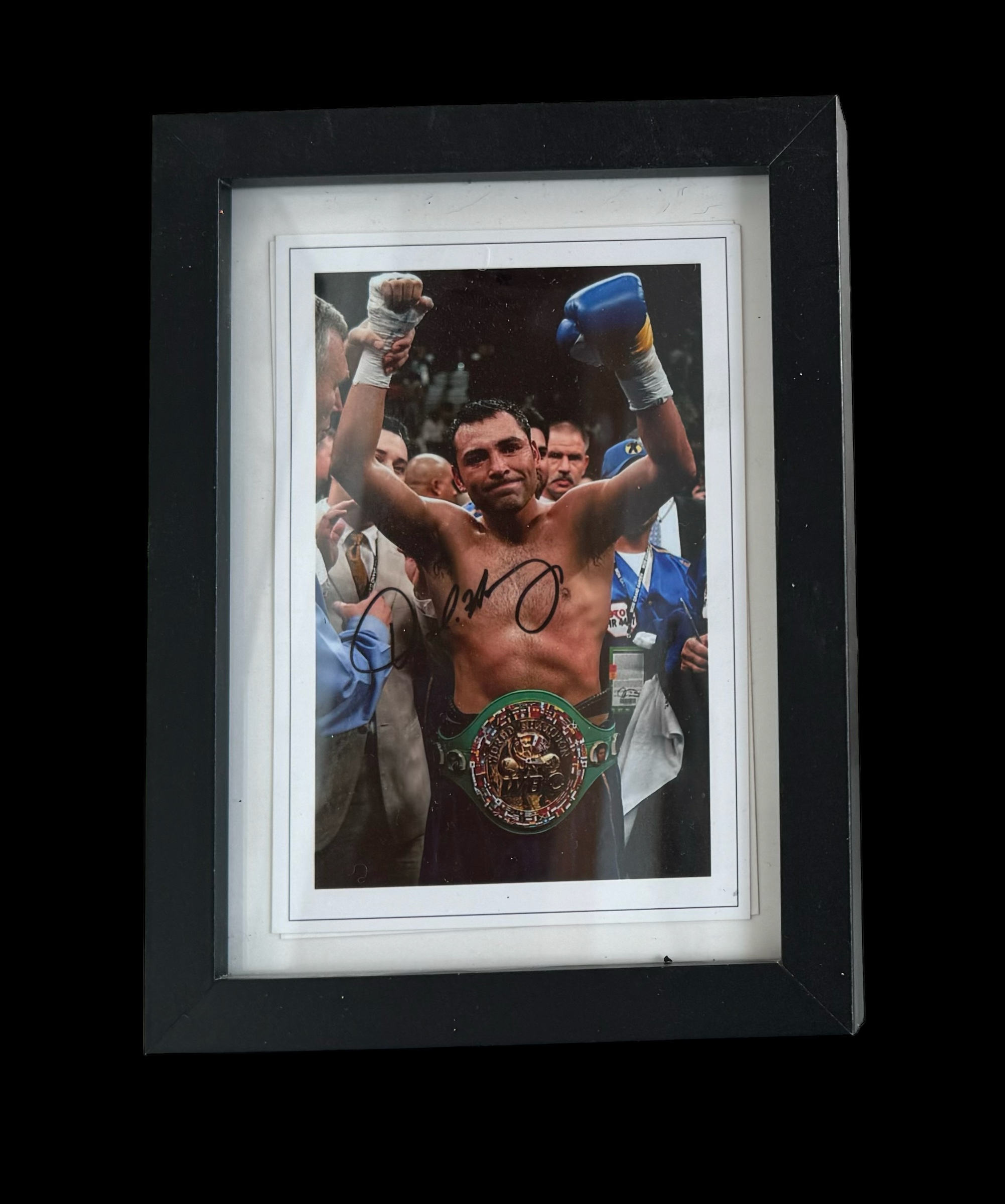 Oscar de la Hoya signed colour photo. Framed to approx 7x5inch. Good condition. All autographs