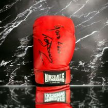 Terry Downes signed red Everlast 16oz boxing glove. Terry Downes, BEM (9 May 1936 - 6 October