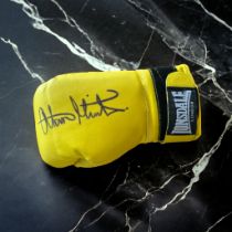 Alan Minter signed yellow Lonsdale boxing glove. Alan Sydney Minter (17 August 1951 - 9 September