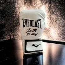 Roberto Duran signed white Everlast boxing glove. Roberto Durán Samaniego (born June 16, 1951) is