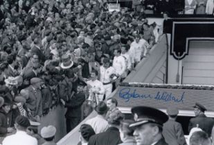 Autographed GRAHAM WILLIAMS 12 x 8 Photo : B/W, depicting West Bromwich Albion captain GRAHAM