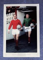 Alex Stepney signed 16x12 Manchester United 1969 colour print. Manchester United's Bobby Charlton