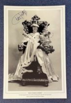 Football. Charlie George Signed 18x12 black and white photo. Photo shows George posing as a KING