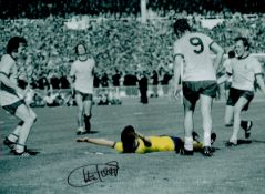 Charlie George 16 x 12 Colourised Photo. Photo shows Charlie George famously celebrating by lying