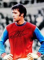 Geoff Hurst West Ham 16 x 12 Signed Colourised Photo. Good Condition. All autographs come with a