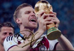 Per Mertesacker signed colour photo. Measures 7"x5" appx. Good condition. All autographs come with a