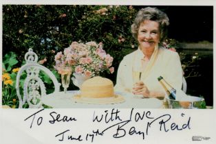 Beryl Reid OBE signed colour photo 6x4 Inch. Dedicated. Was a British actress. She won the 1967 Tony