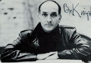 Sir Ben Kingsley signed black & white photo 6x4 Inch. Is an English actor. He has received various