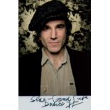 Daniel Day-Lewis signed colour photo Approx. 6x4 Inch. Dedicated. Is an English retired actor.