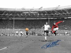 Football Autographed GEOFF HURST 16 x 12 Photo : Colorized, depicting an iconic image showing