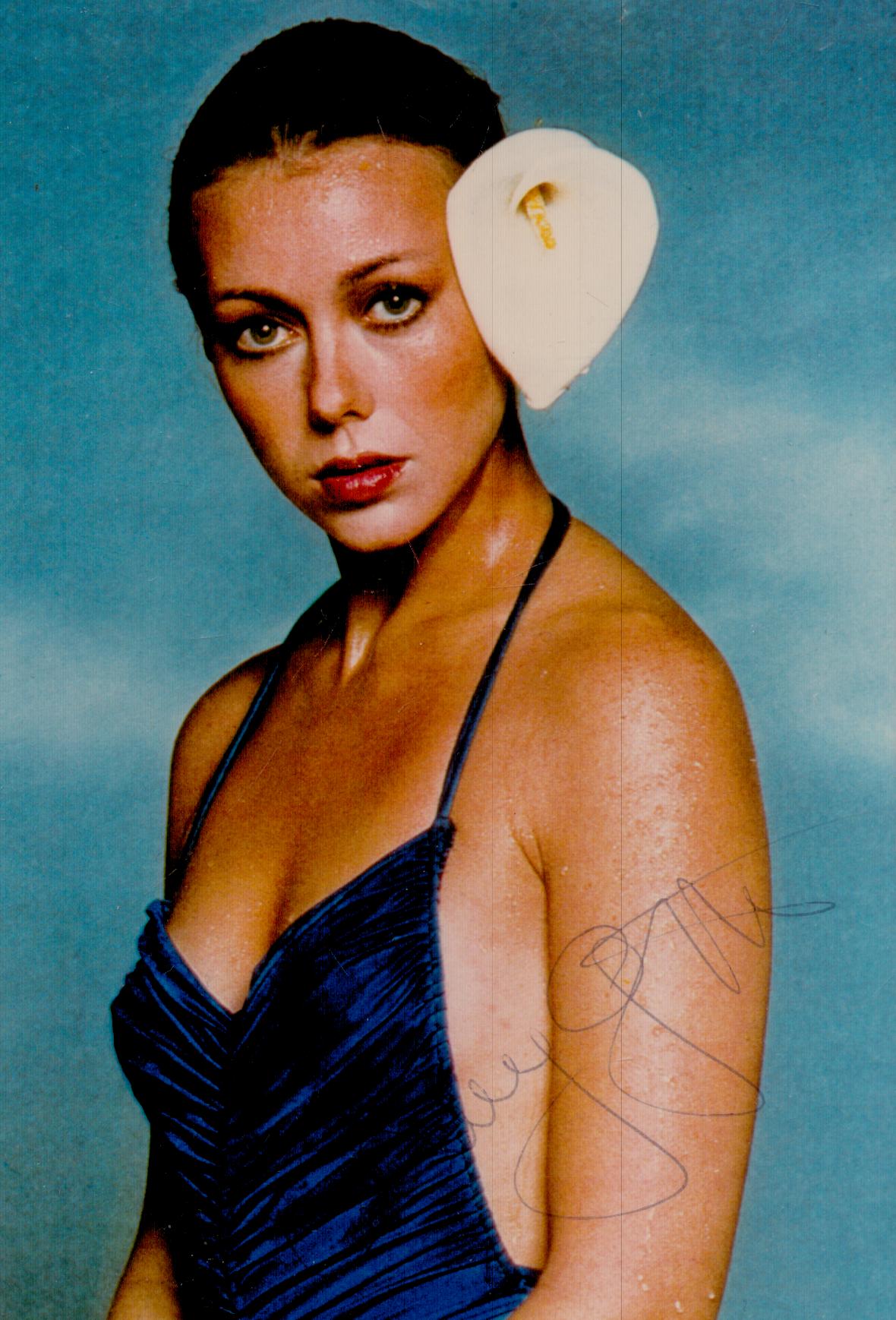 Jenny Agutter, English actress. A signed 6x4 inch photo. Fondly remembered for appearing in two